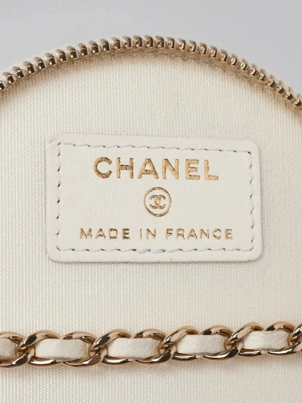 Chanel White Quilted Leather CC Logo Round Small Vanity Case with Chain Bag